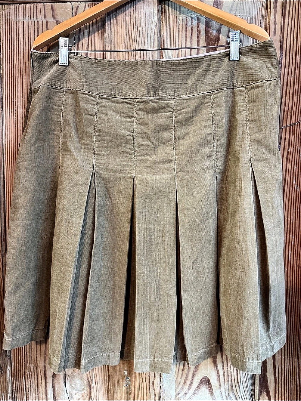 American Eagle Outfitters Pleated Skirt in Tan khaki corduroy Size 14